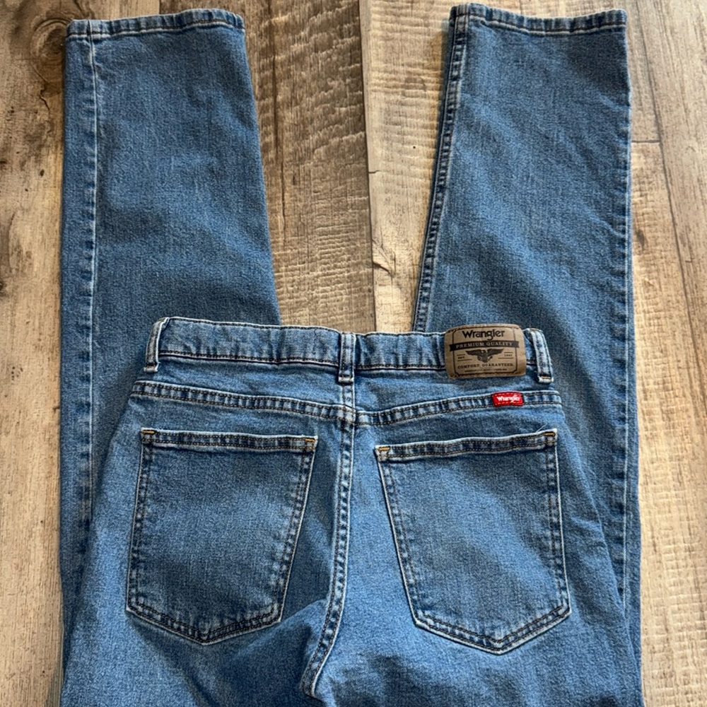 WRANGLER Classic‎ STRAIGHT jeans- size 16